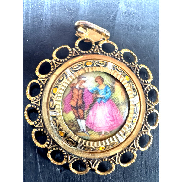 Vintage Ceramic and Gold Tone Pendant with Edwardian Couple Fragonard Style - Picture 1 of 5